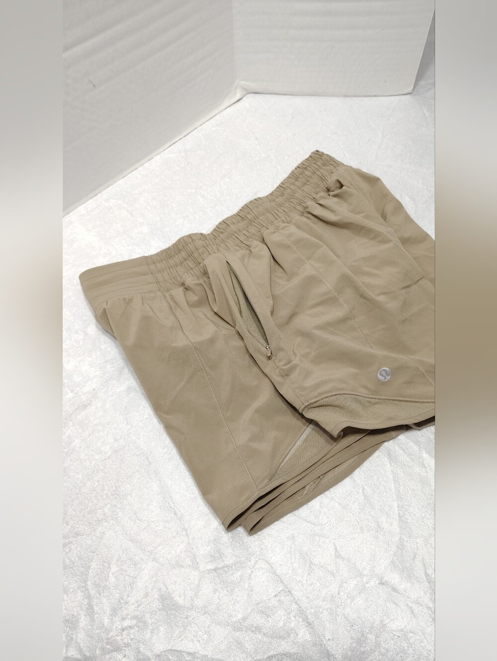 Lululemon Hooty Hot High Rise, Women # 8 Perfect Condition Tan Color - Picture 9 of 9